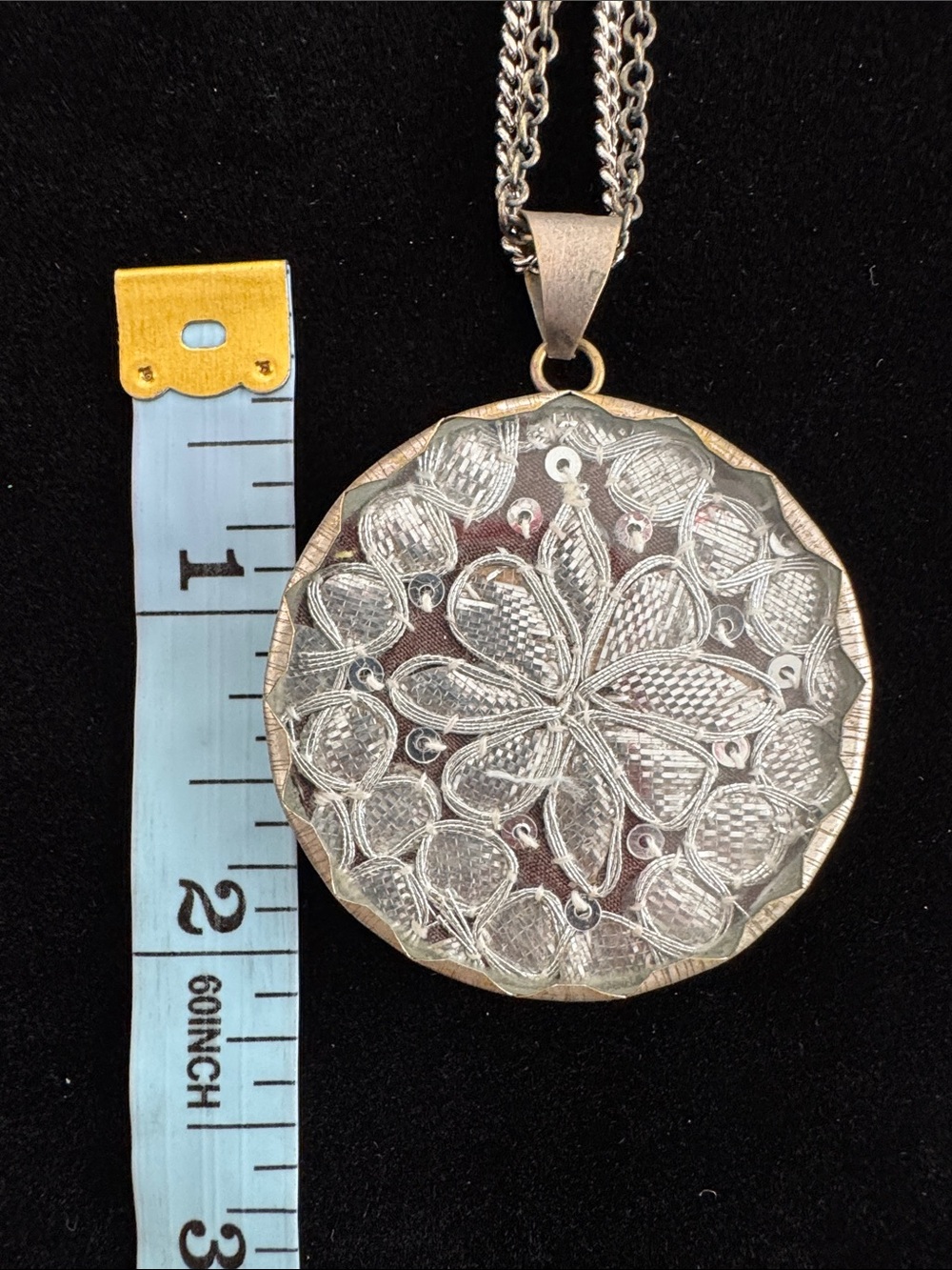 Presh Sari Pendant Necklace with Elegant Long Chain - Picture 7 of 9